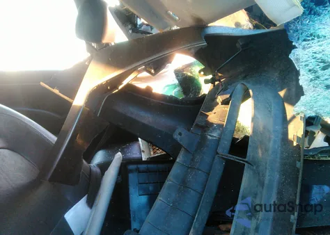 2010 Hyundai Veracruz Limited z USA, uszkodzony, nr VIN KM8NUDCC5AU106683